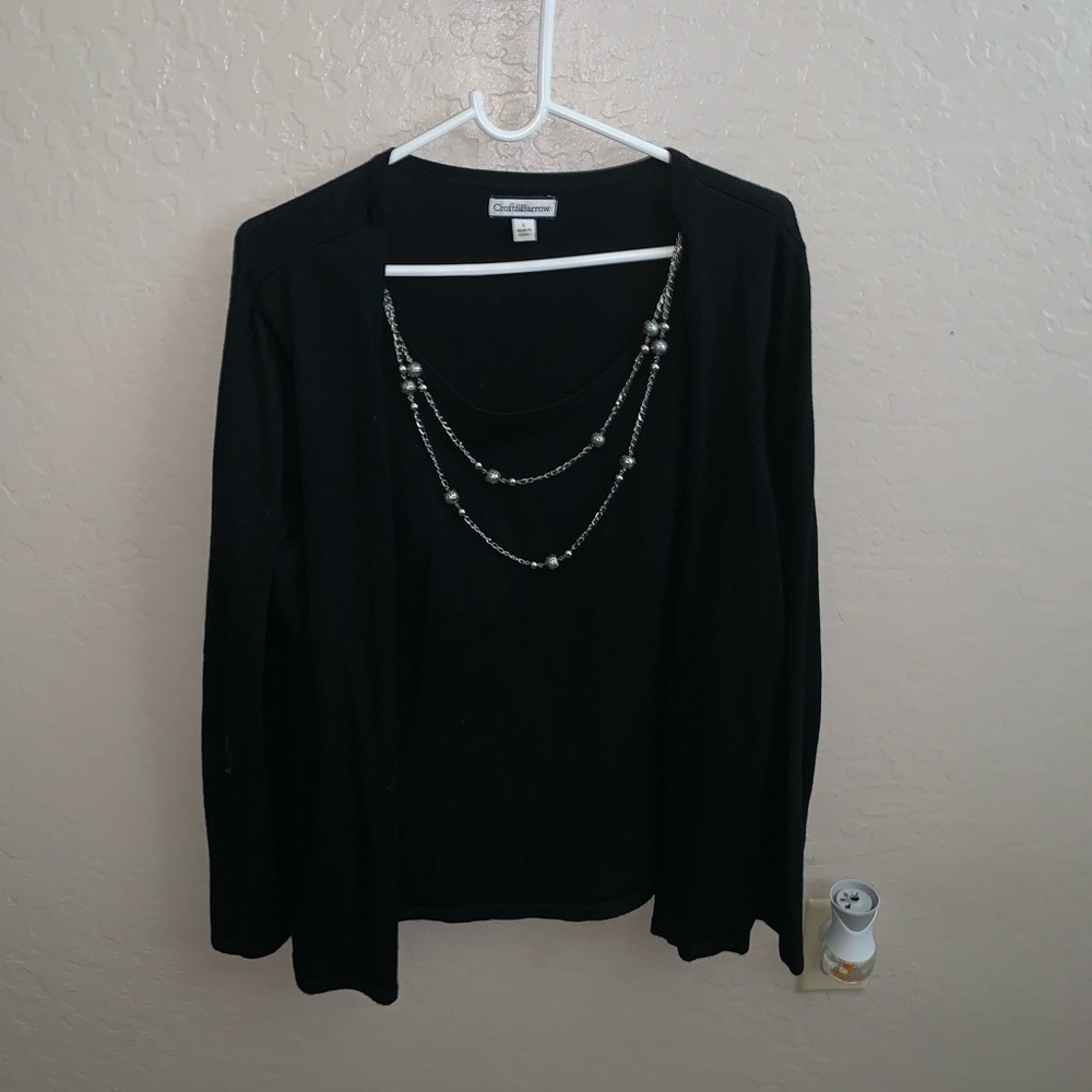 Long sleeve shirt that comes with necklace